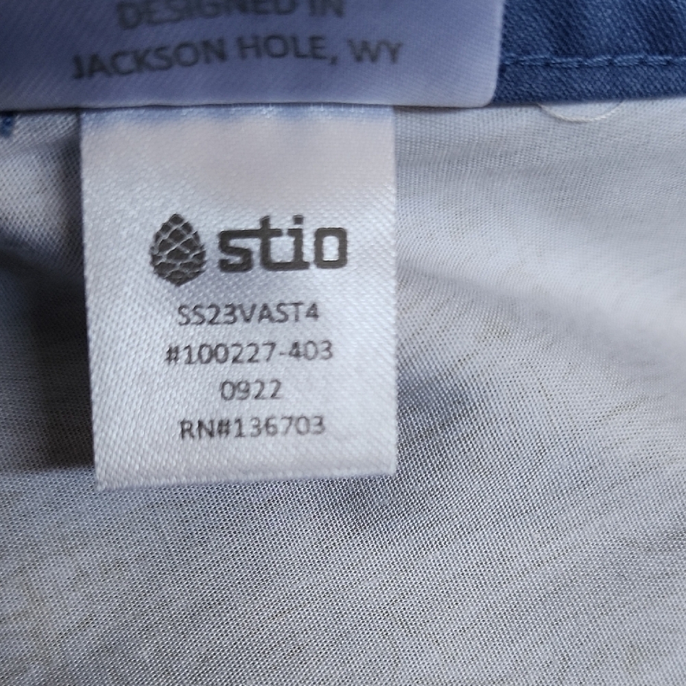 Stio Women's Blue Cargo Shorts - Picture 9 of 11